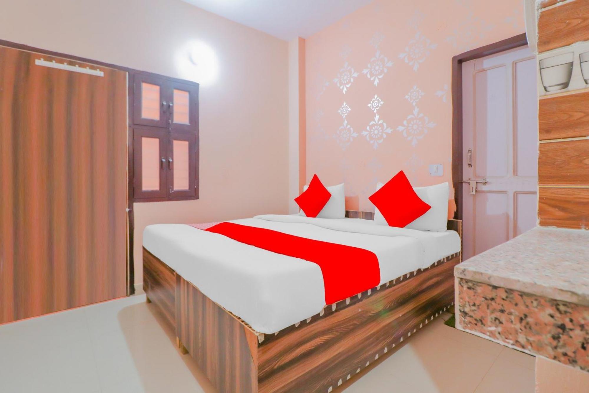 Hotel O Bhardwaj Guest House Garhi Harsaru Eksteriør billede