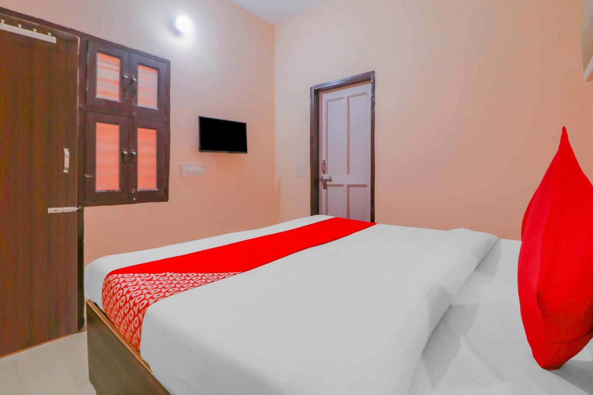 Hotel O Bhardwaj Guest House Garhi Harsaru Eksteriør billede