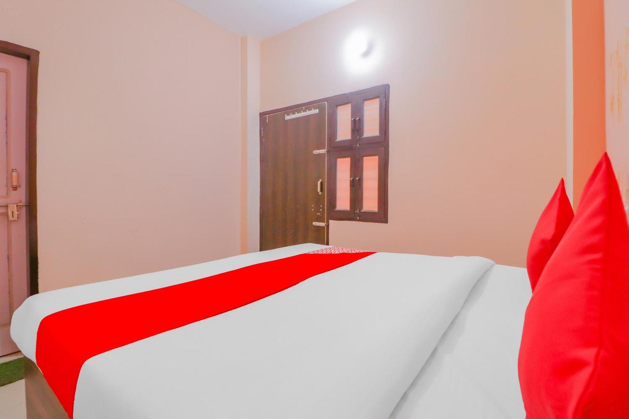 Hotel O Bhardwaj Guest House Garhi Harsaru Eksteriør billede