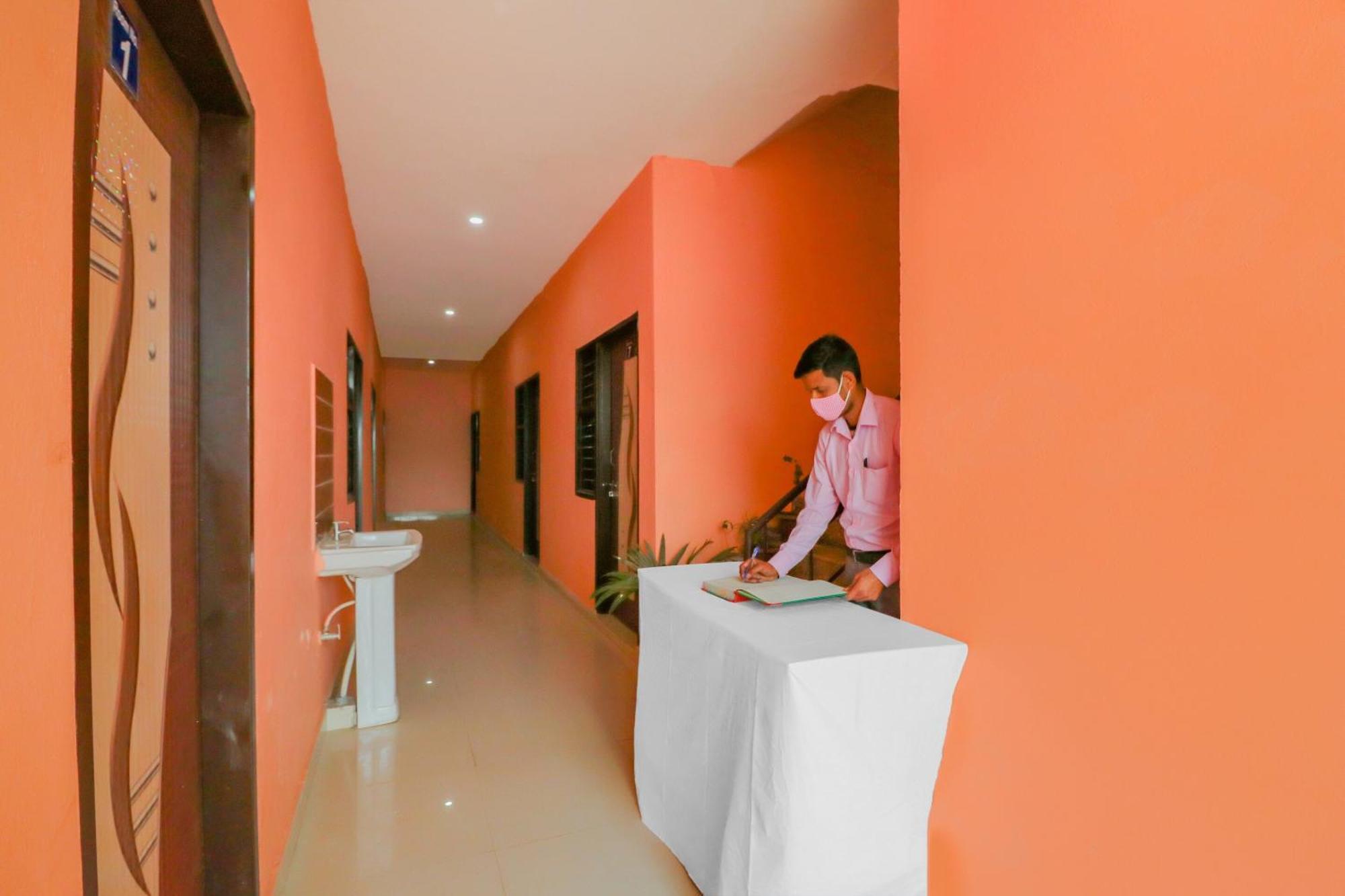 Hotel O Bhardwaj Guest House Garhi Harsaru Eksteriør billede
