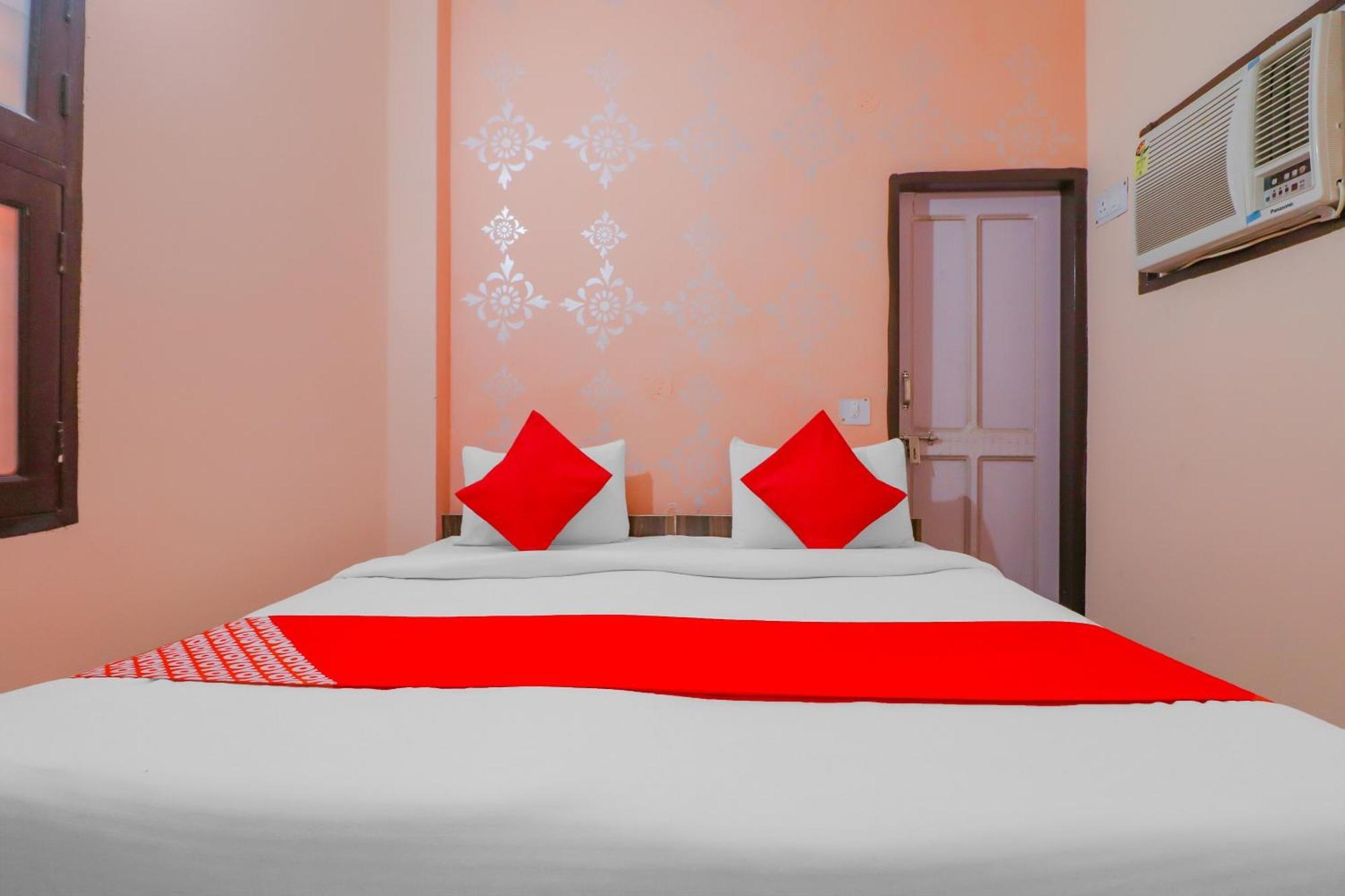 Hotel O Bhardwaj Guest House Garhi Harsaru Eksteriør billede